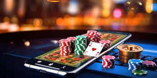 Người chơi thưởng thức game slot trực tuyến trên điện thoại tại Việt Nam